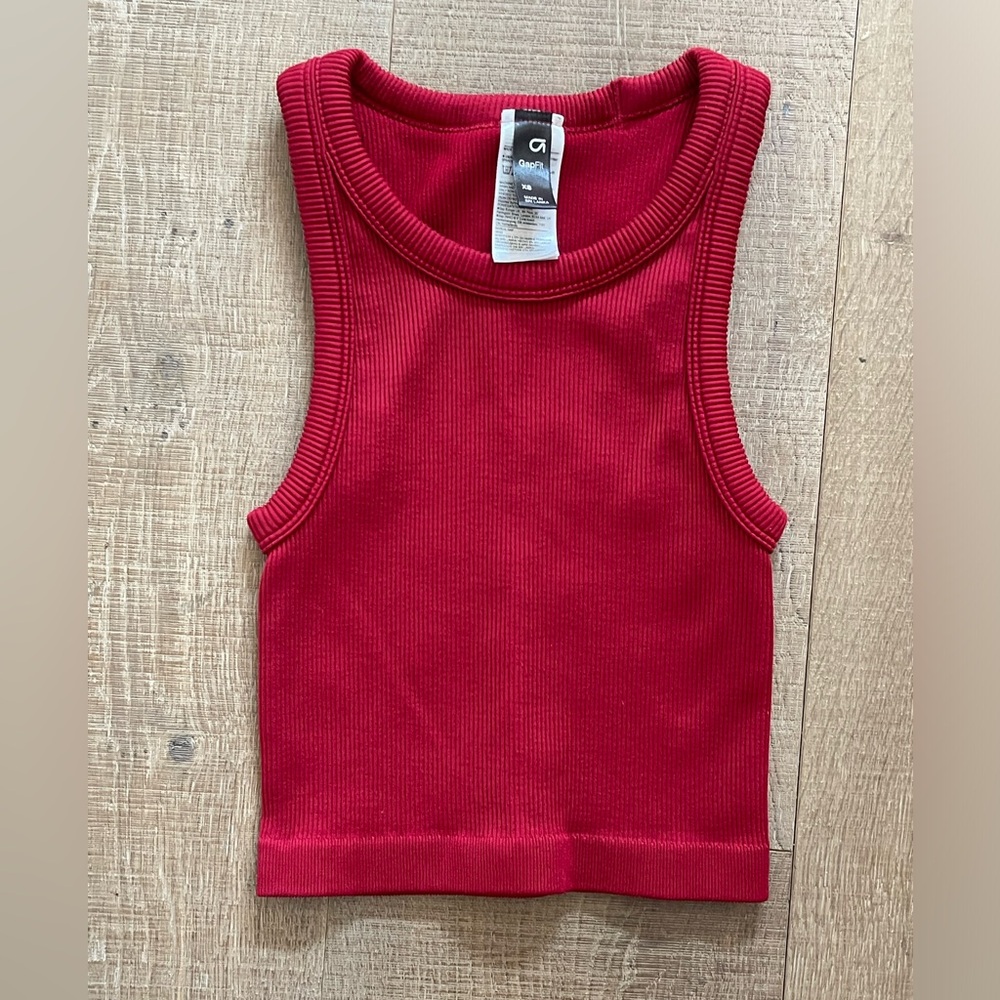 GapFit Seamless Rib Cropped Halter Tank Top